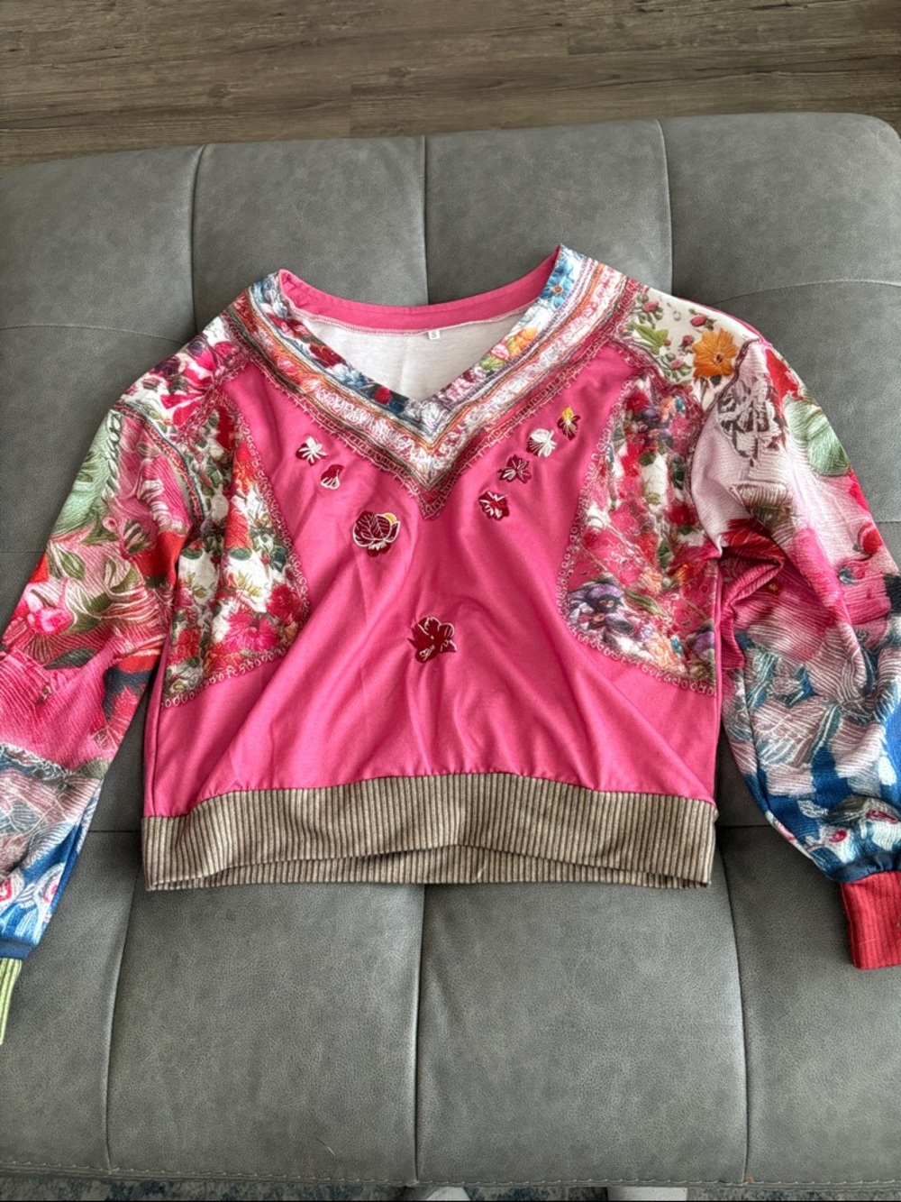Girls' Pink Floral V‑Neck Sweatshirt